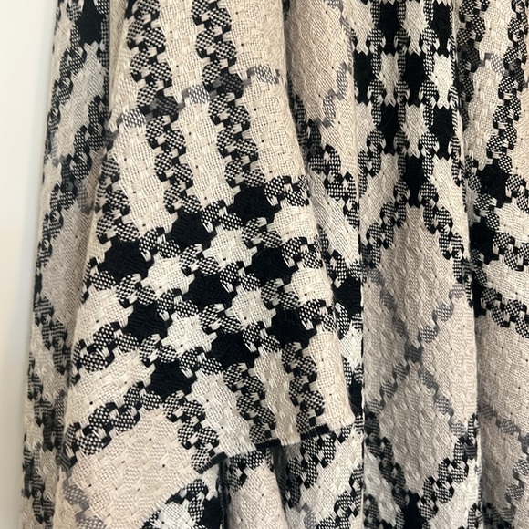 Cream and Black Plaid Shawl Authentic Burberry - Picture 5 of 5